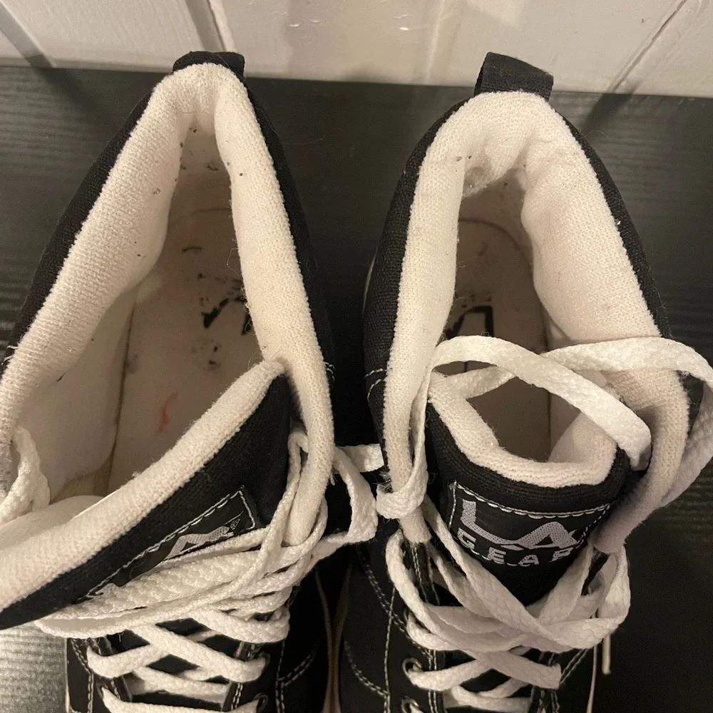 LA Gear Women’s Black High- Top Canvas Sneakers size 7.5